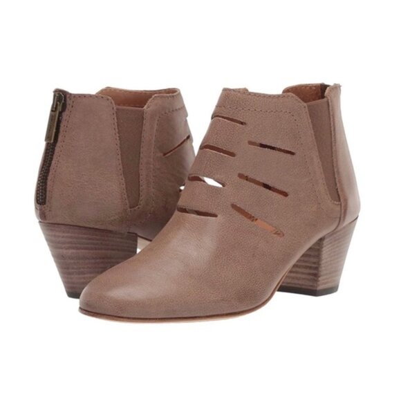 NWOT Aquatalia Freida Sport Calf Ankle Boots 8 - Picture 1 of 8